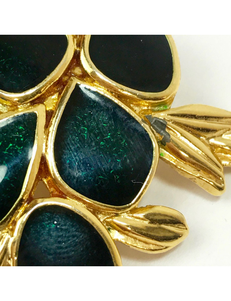 Boucles d'oreille clips JEAN PATOU dorés et résine vert foncé