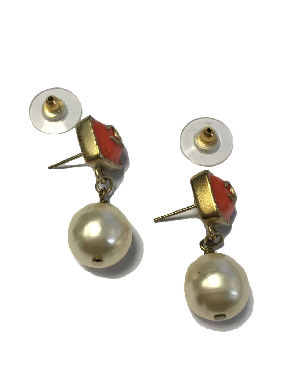 CHANEL stud earrings in coral resin and pearl