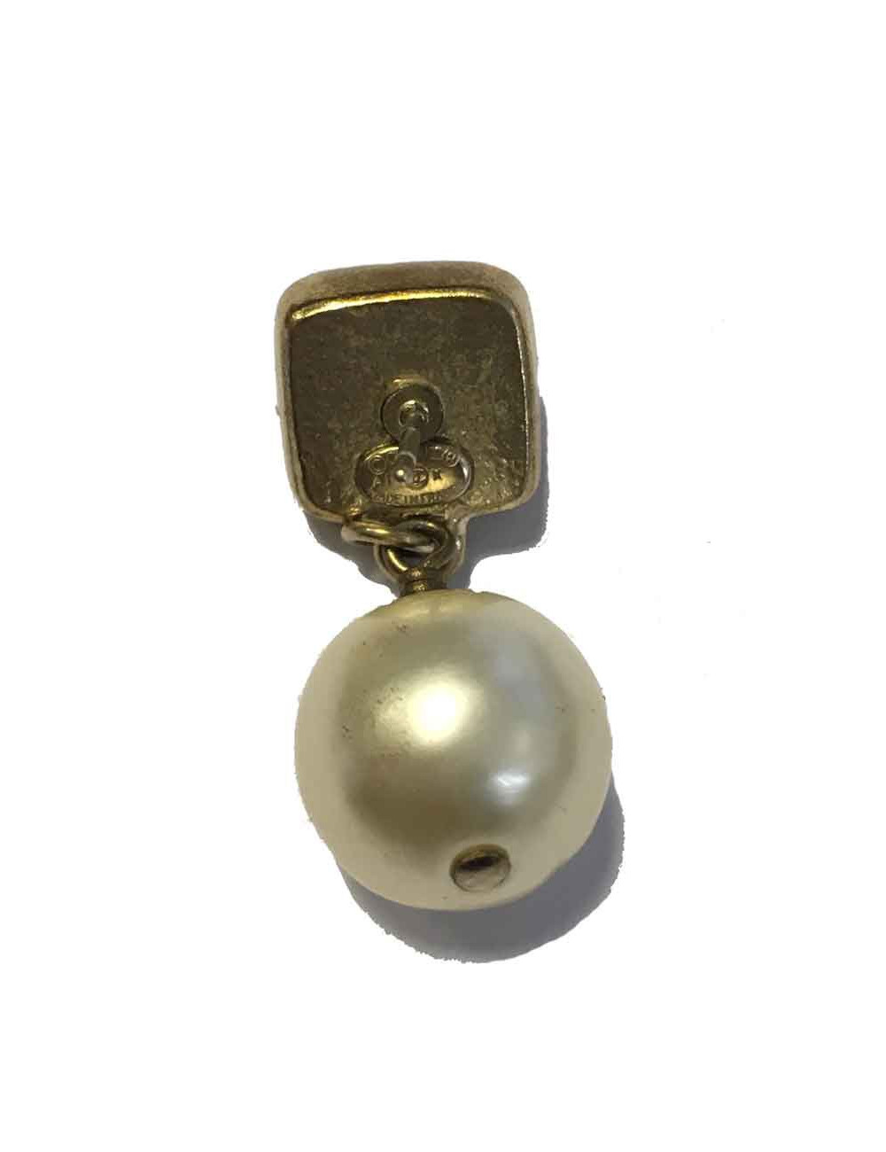 CHANEL stud earrings in coral resin and pearl