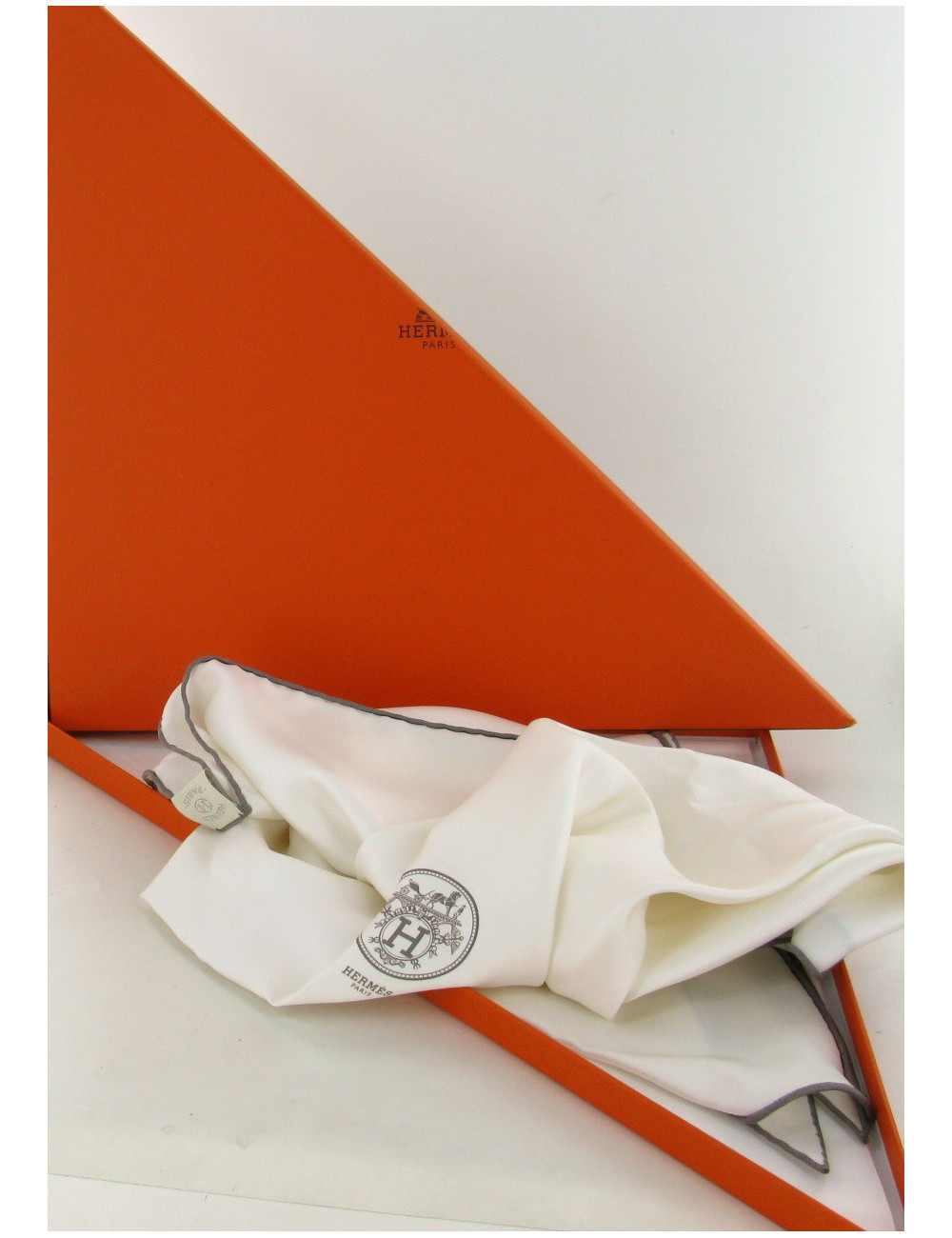 Foulard HERMES Pointe Blanche en soie  