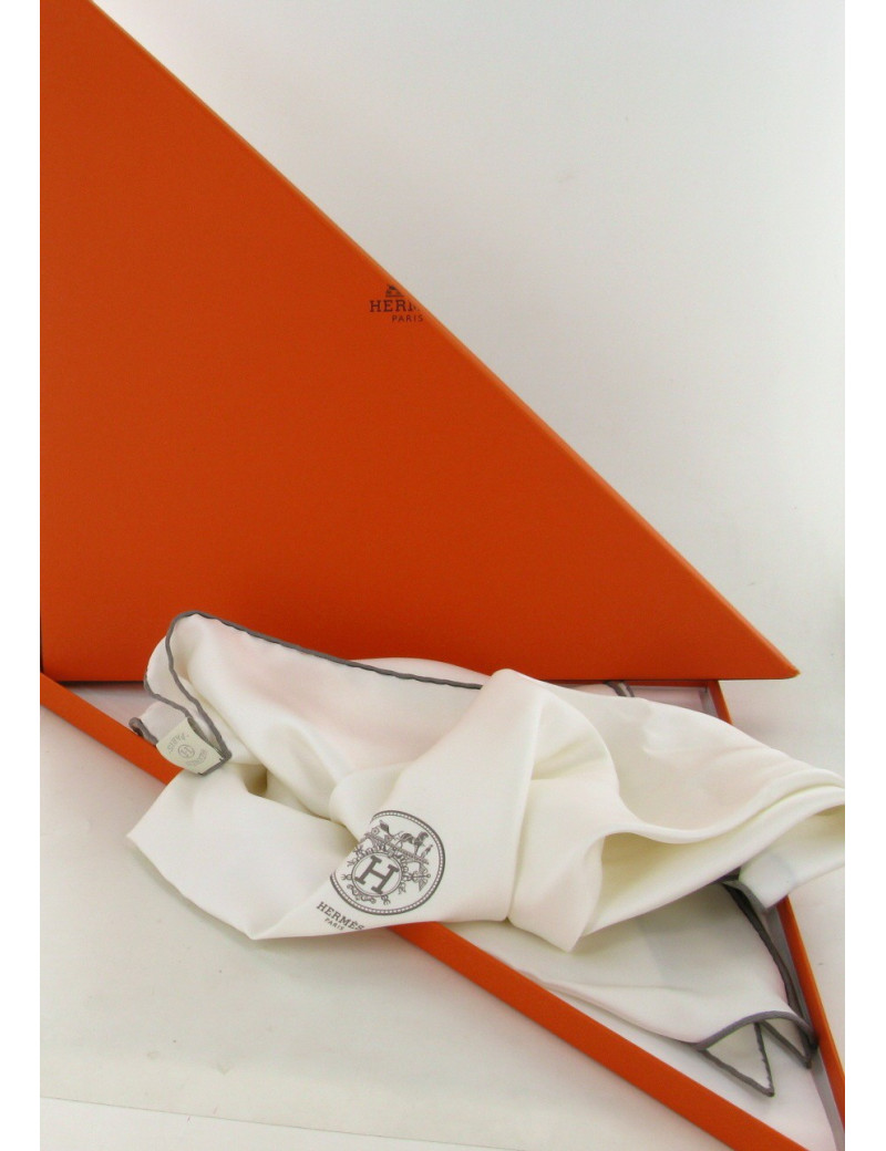 Foulard HERMES en soie blanc et liserets gris