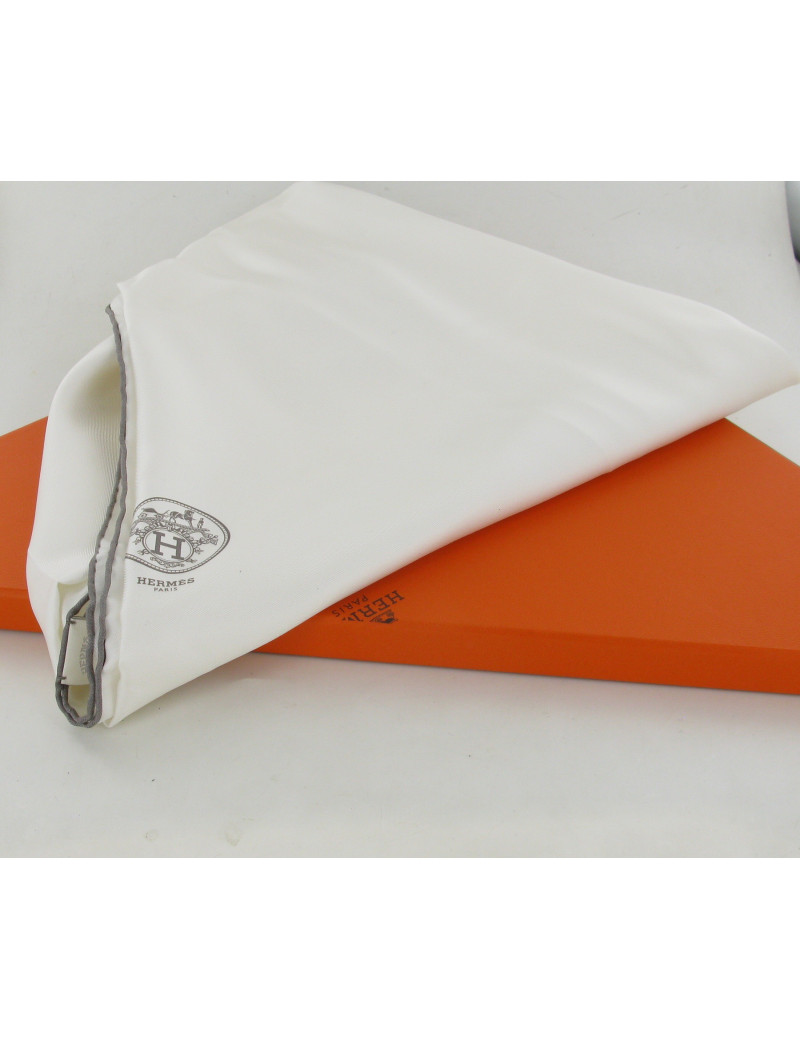 Foulard HERMES Pointe Blanche en soie  