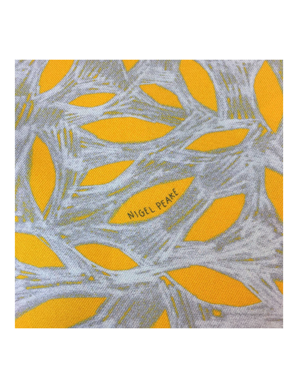 PRIX D'ACHAT Carré HERMES " Chacun fait son nid" en soie jaune d'or, vert et rouge