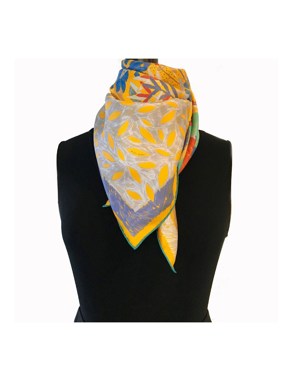 PRIX D'ACHAT Carré HERMES " Chacun fait son nid" en soie jaune d'or, vert et rouge