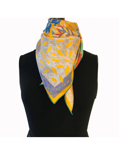 PRIX D'ACHAT Carré HERMES " Chacun fait son nid" en soie jaune d'or, vert et rouge