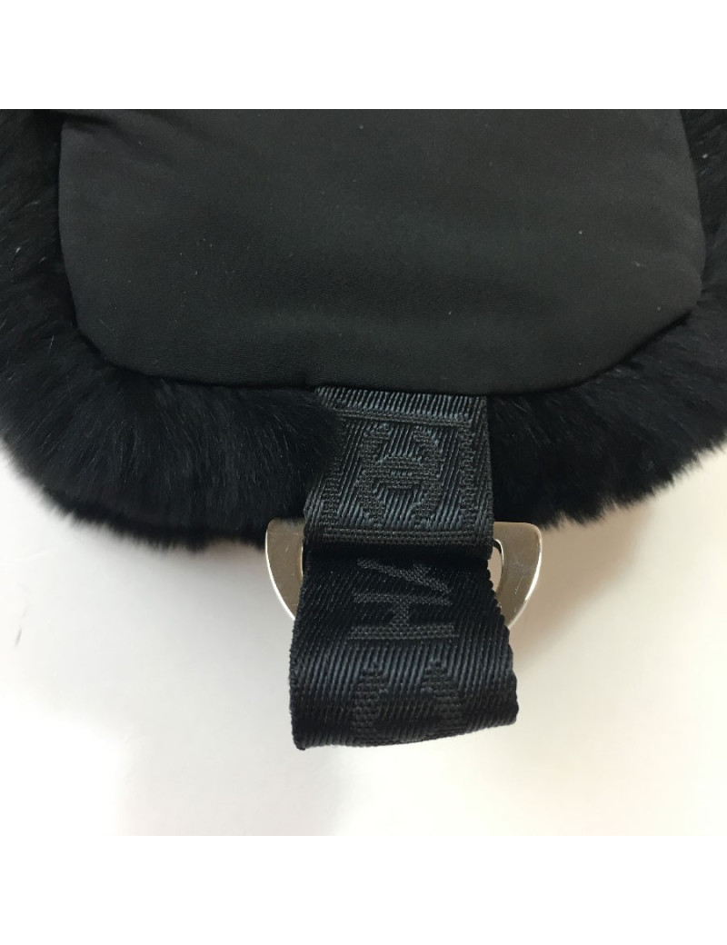 Cache col CHANEL en mohair et laine noir et camélias blancs