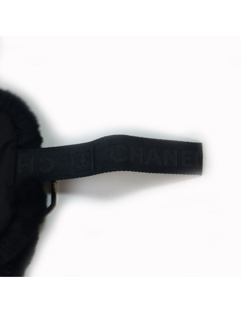 Cache col CHANEL en mohair et laine noir et camélias blancs