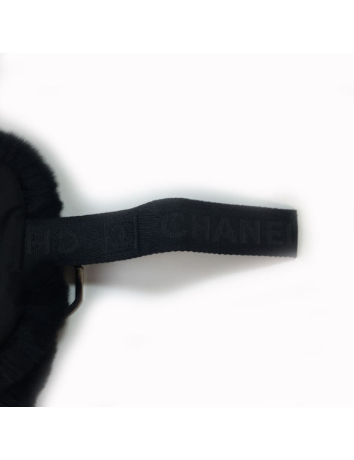 Cache col CHANEL en mohair et laine noir et camélias blancs