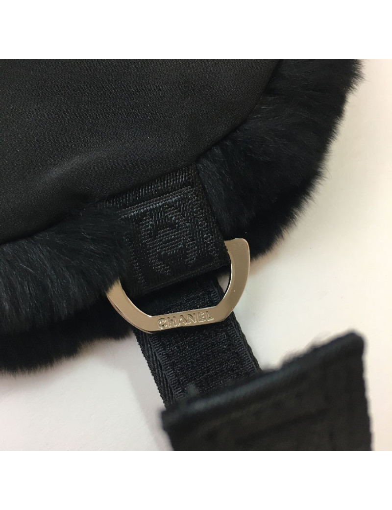 Cache col CHANEL en mohair et laine noir et camélias blancs