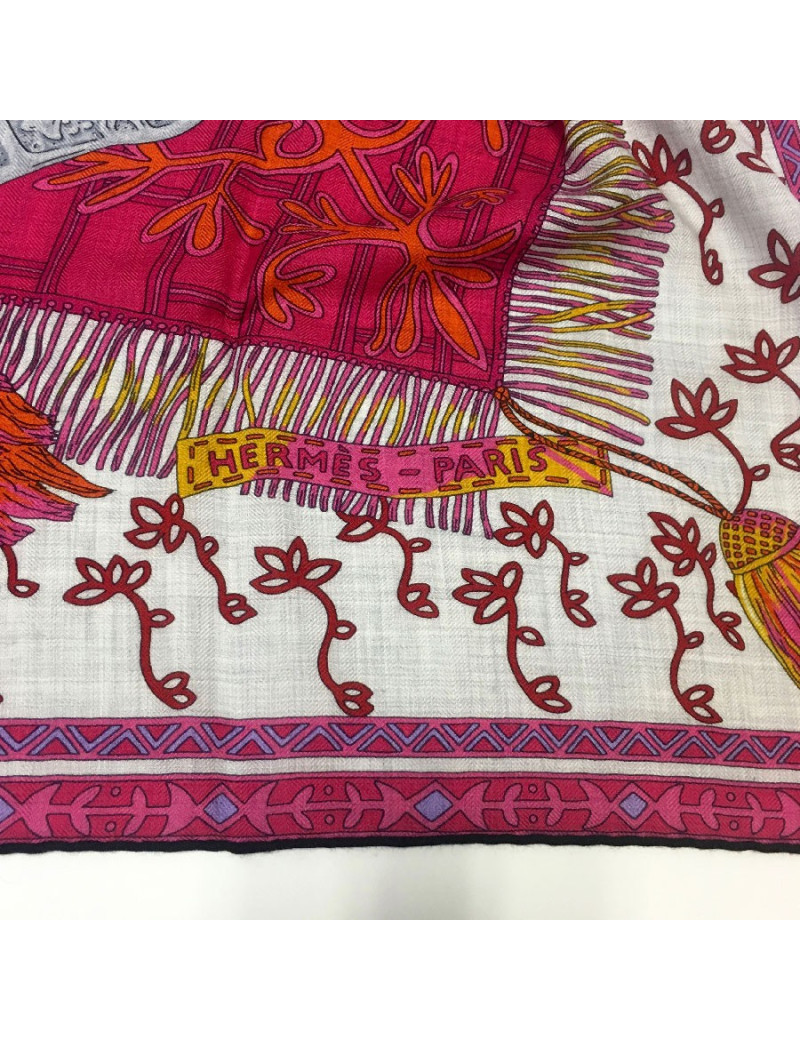 Châle HERMES "Cavaliers du Caucase" en cachemire et soie