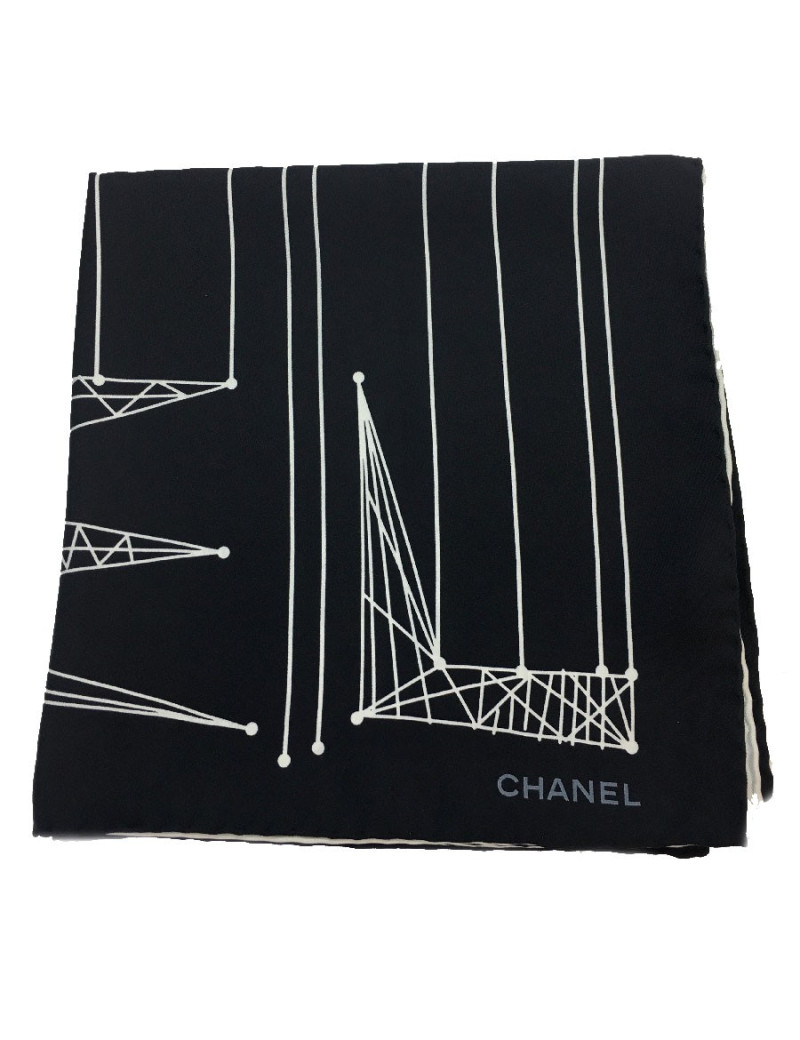 Carré CHANEL noir et blanc en soie