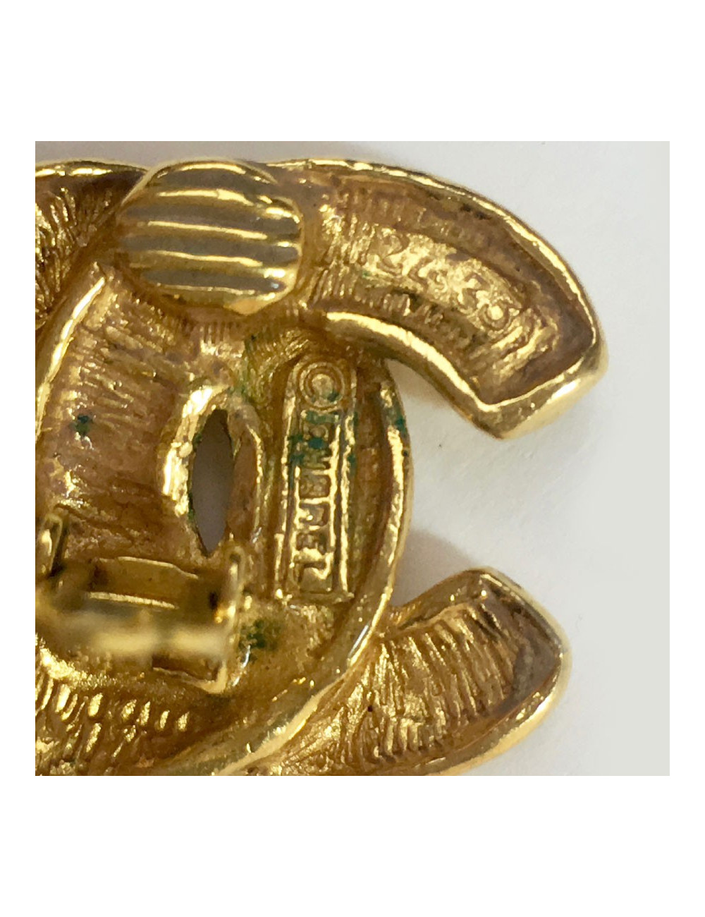 Boucles d'oreille clips CHANEL CC vintage dorés