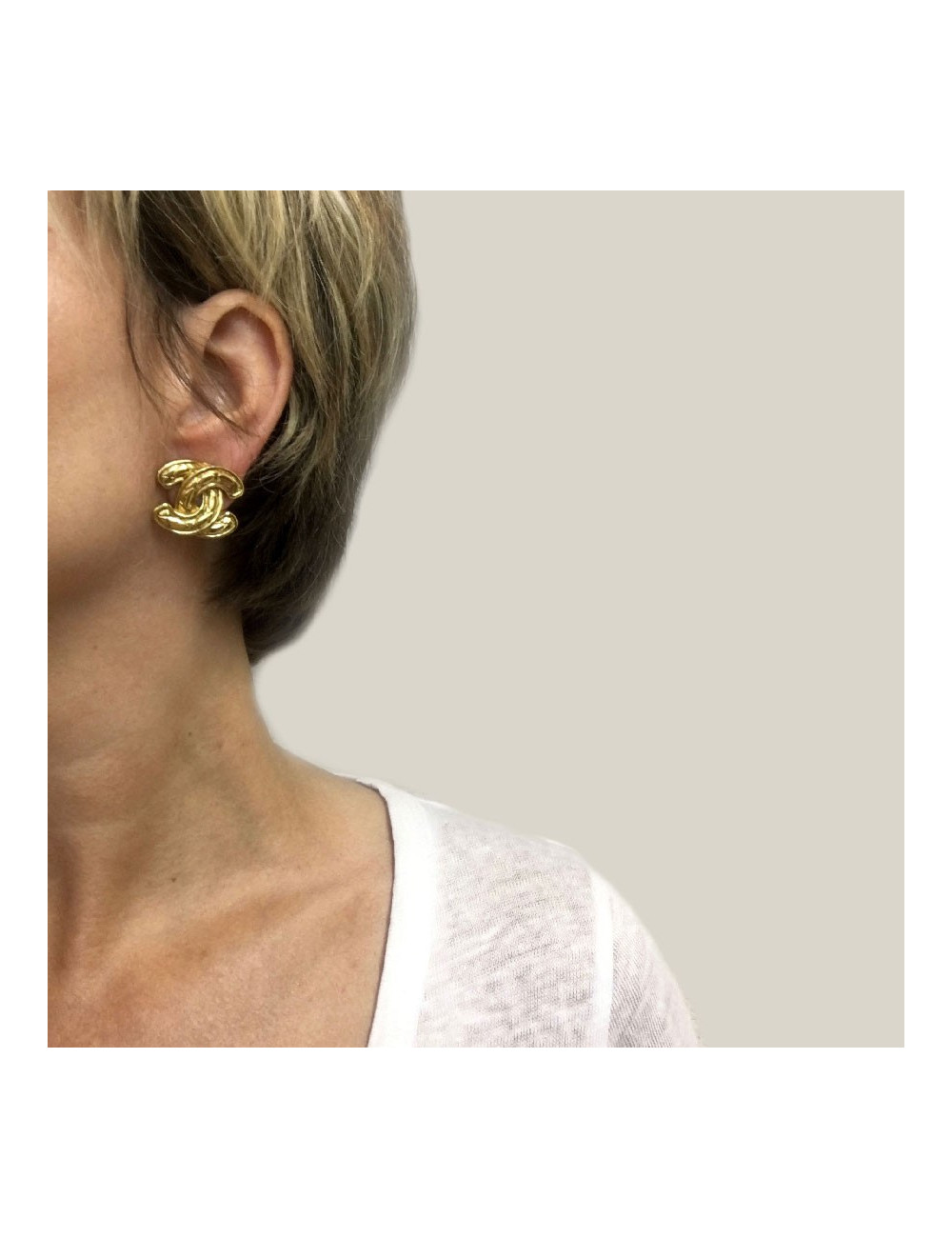 Boucles d'oreille clips CHANEL CC vintage dorés