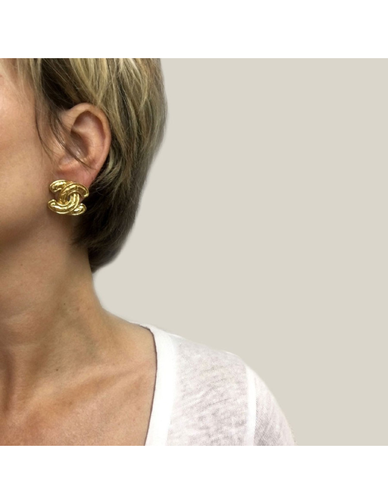 Boucles d'oreille clips CHANEL CC vintage dorés