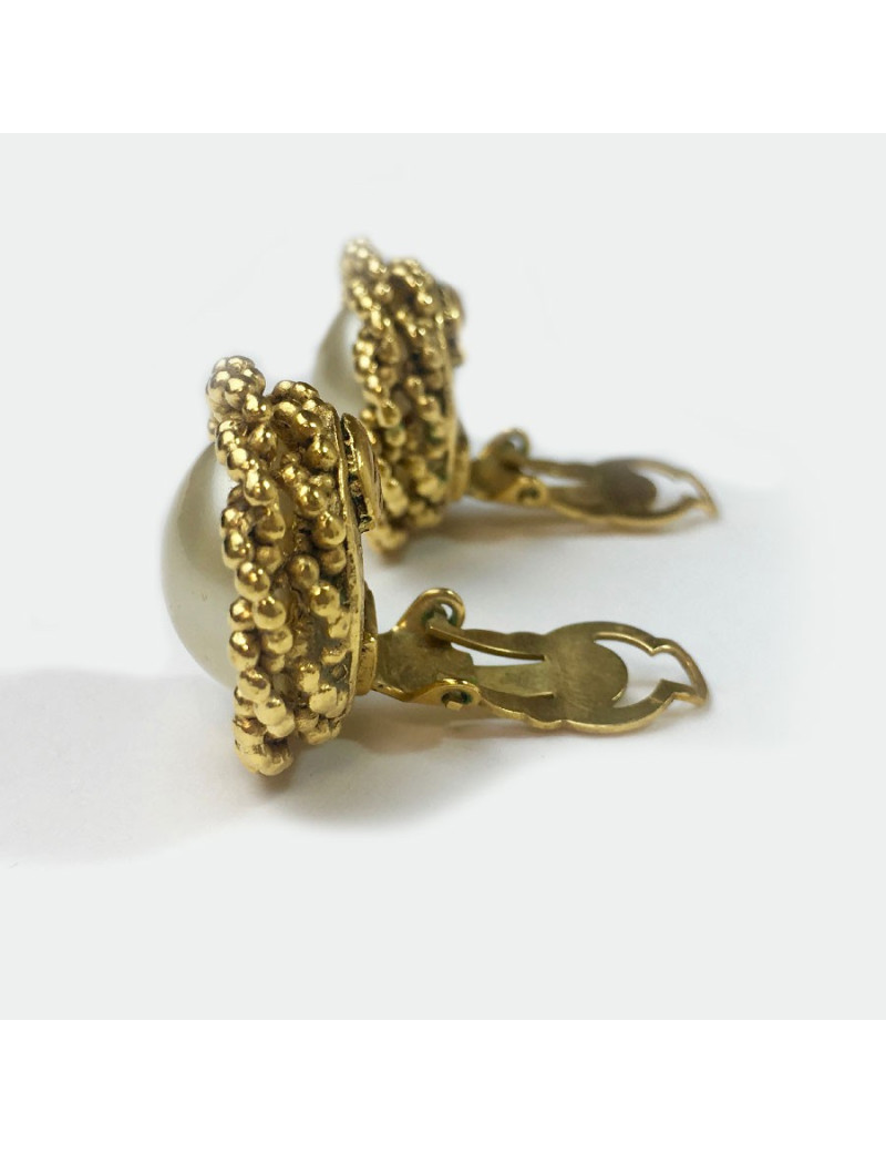 CHANEL vintage clip-on earrings in gilt metal