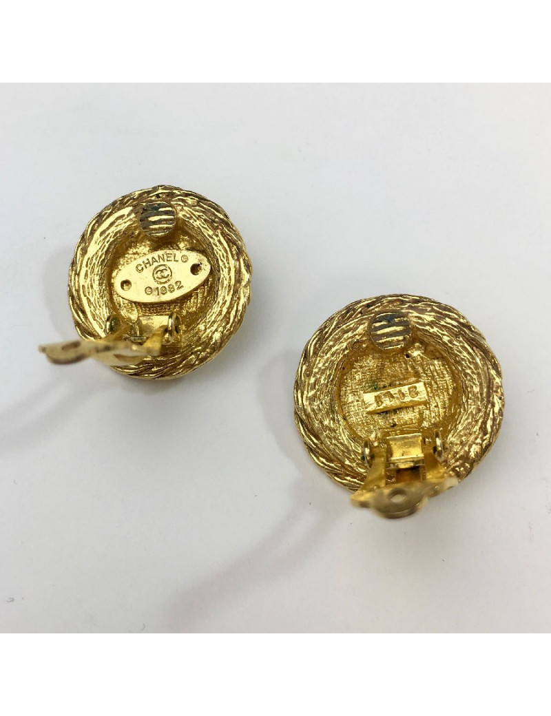 Boucles d'oreille clips CHANEL tête de lion et strass