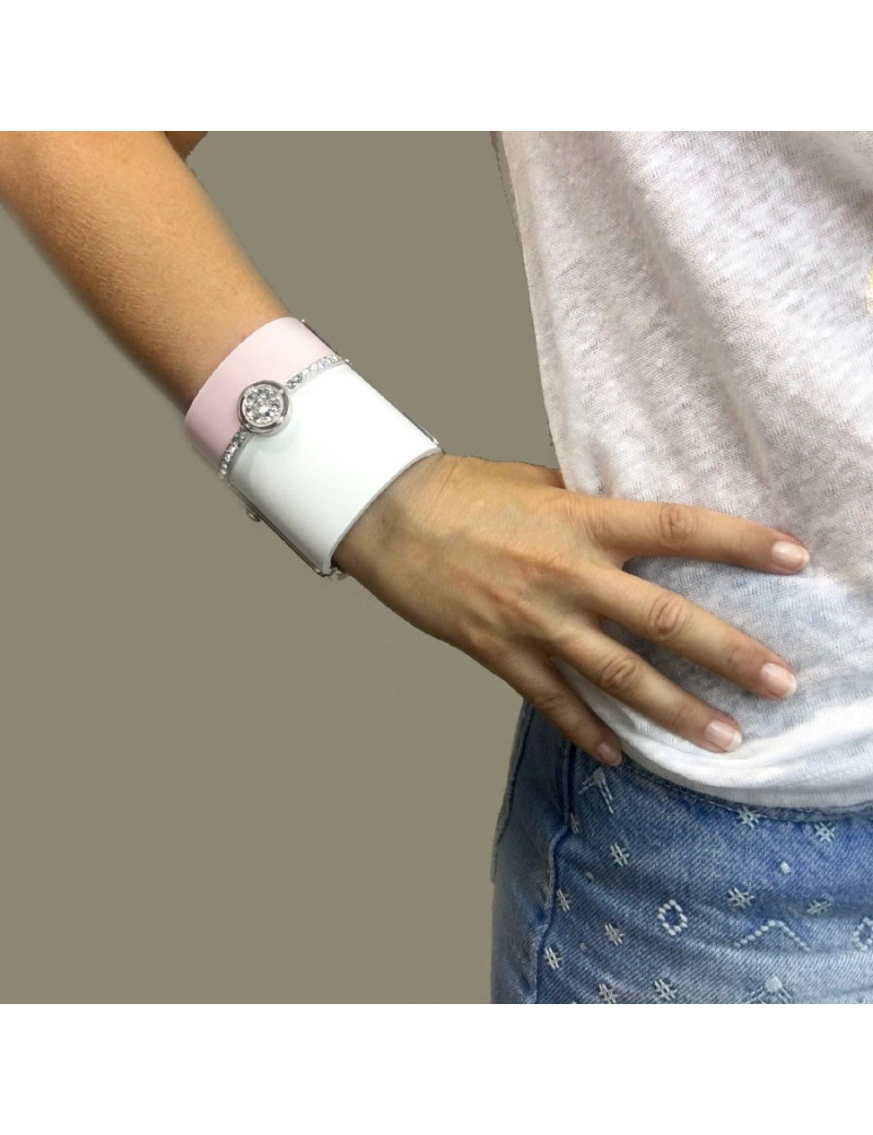 Manchette CHANEL en résine rose et blanc et strass