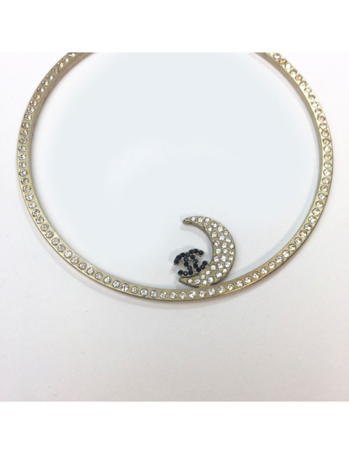 Créoles CHANEL en métal or pâle et strass