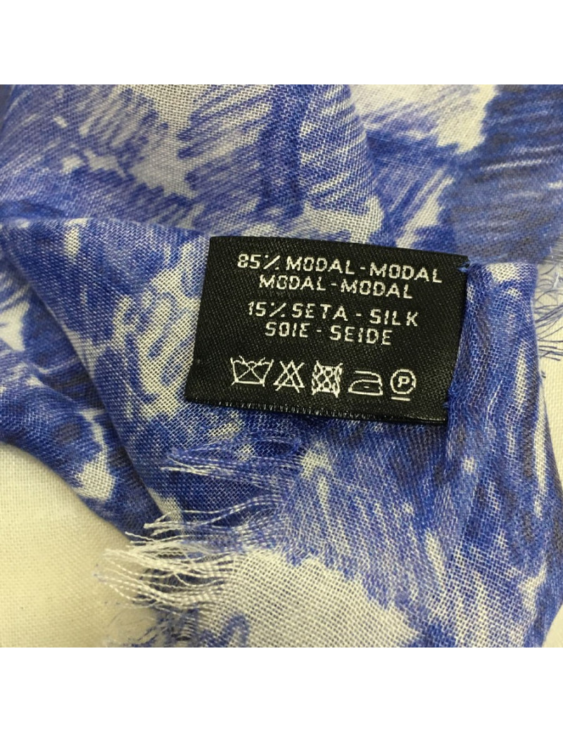 Châle CHANEL en modal et soie bleu et écru 