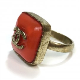 CHANEL ring size 51 in matte gilt metal and coral resin