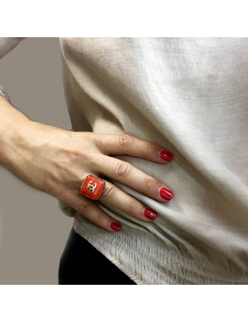 CHANEL ring size 51 in matte gilt metal and coral resin