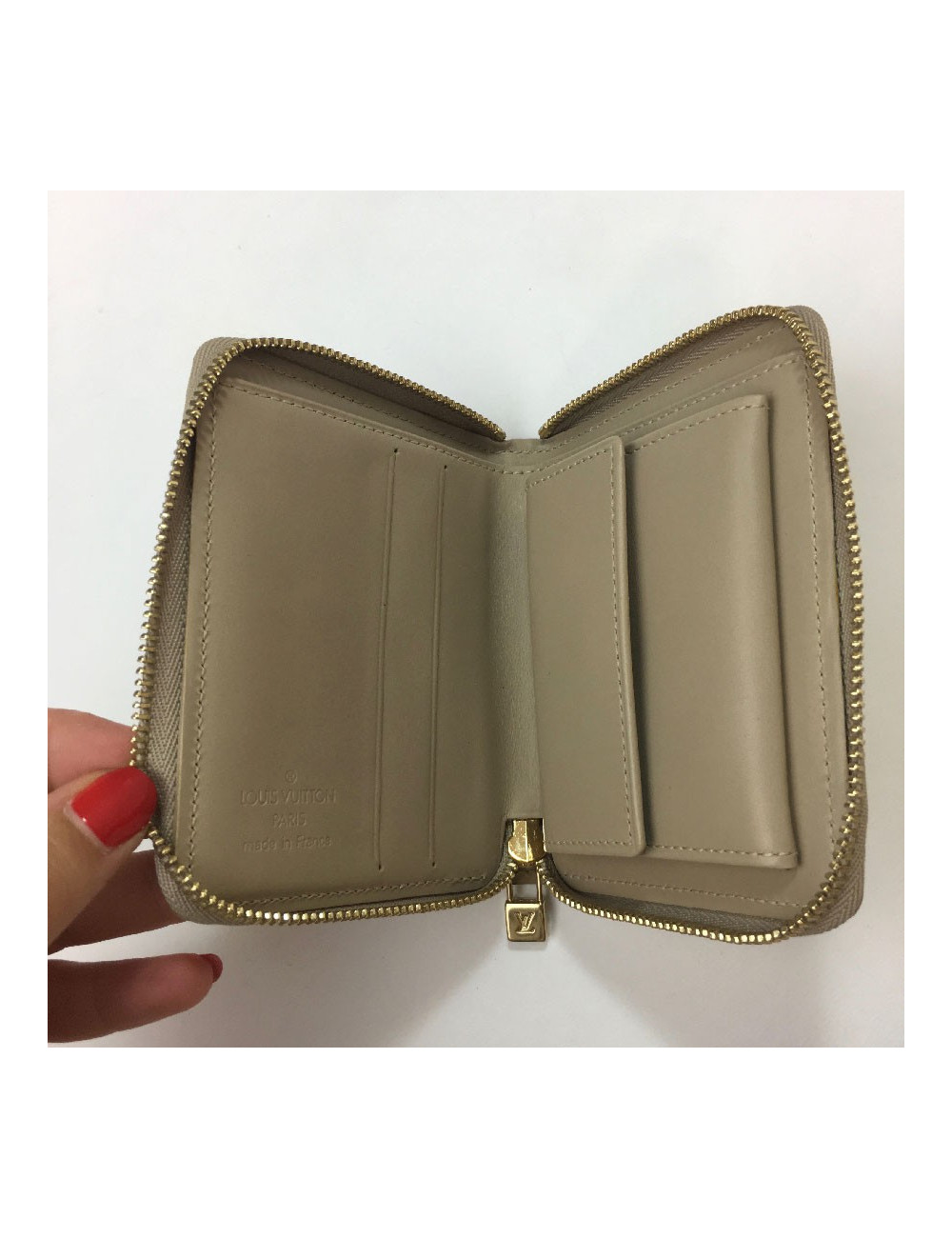 Porte-monnaie LOUIS VUITTON en cuir monogram beige verni