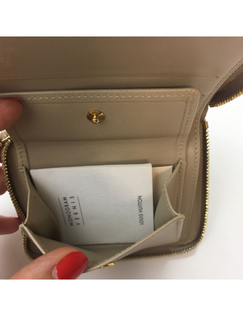 Porte monnaie LOUIS VUITTON CUIR MONOGRAM VERNI BEIGE