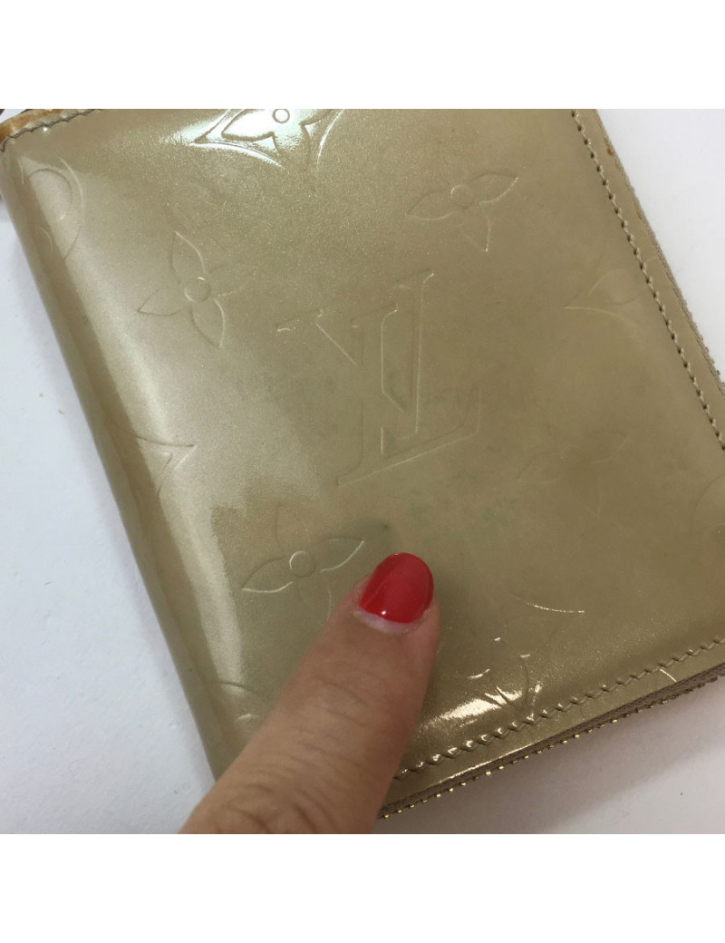 Porte monnaie LOUIS VUITTON CUIR MONOGRAM VERNI BEIGE