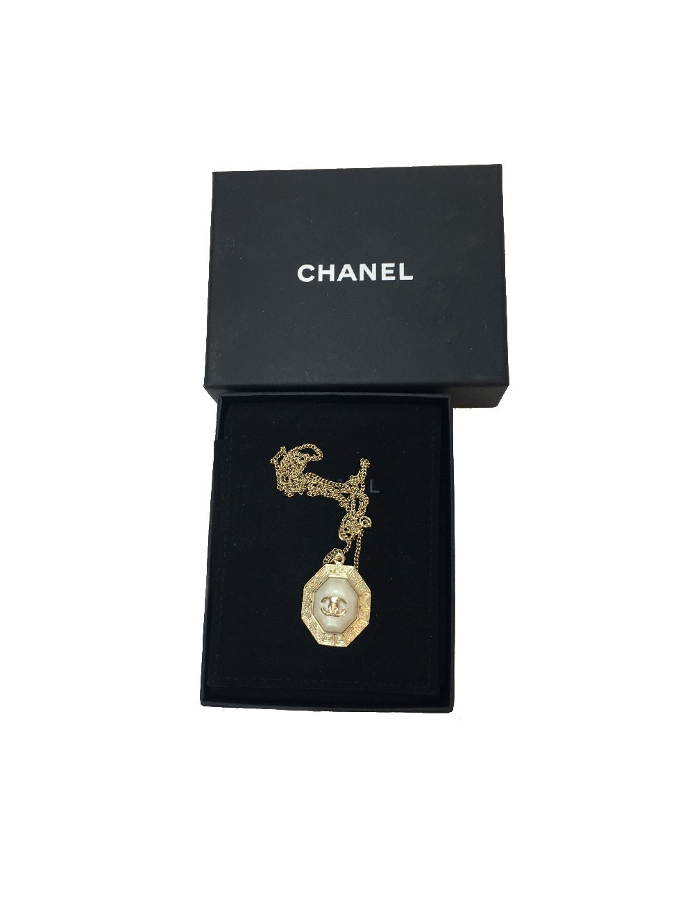 Pendentif et chaine CHANEL