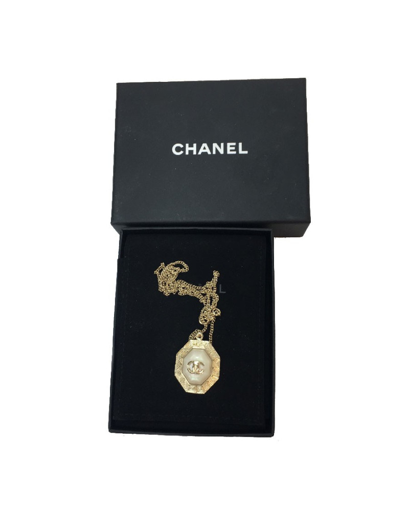 Pendentif et chaine CHANEL