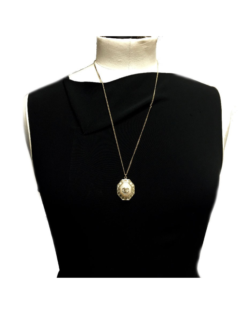 Pendentif et chaine CHANEL