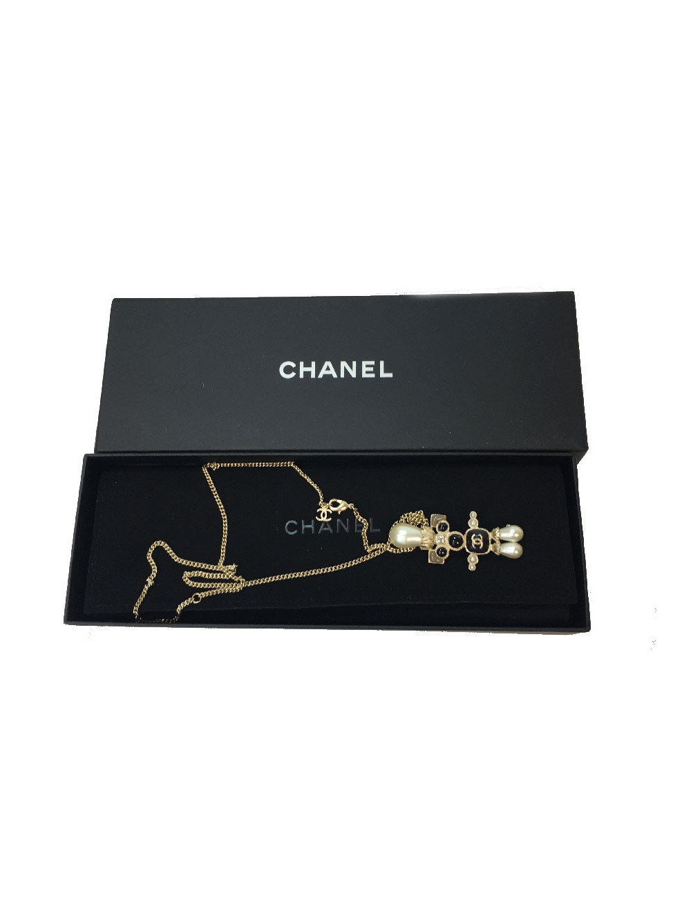 Pendentif et chaîne CHANEL 