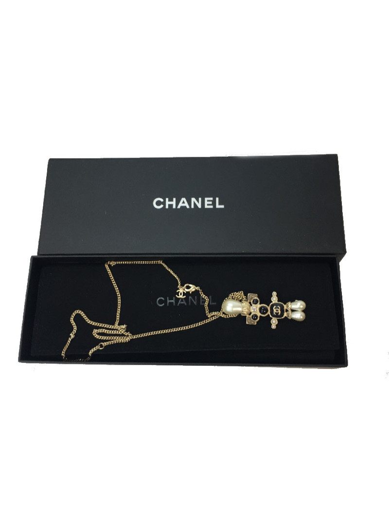 Pendentif et chaîne CHANEL 