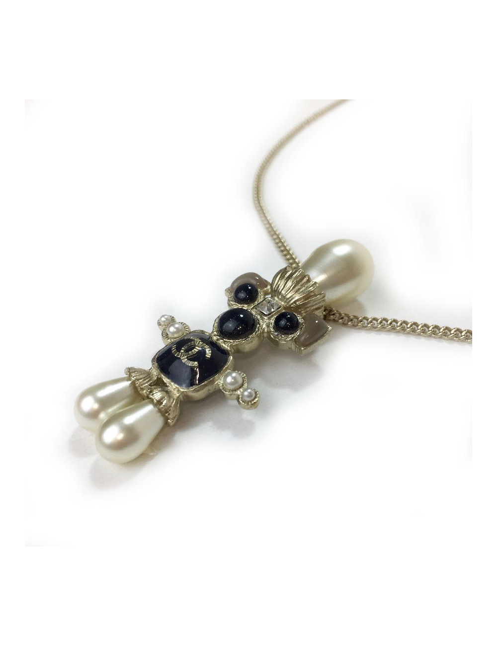 Pendentif et chaîne CHANEL 