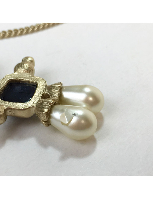 Pendentif et chaîne CHANEL 