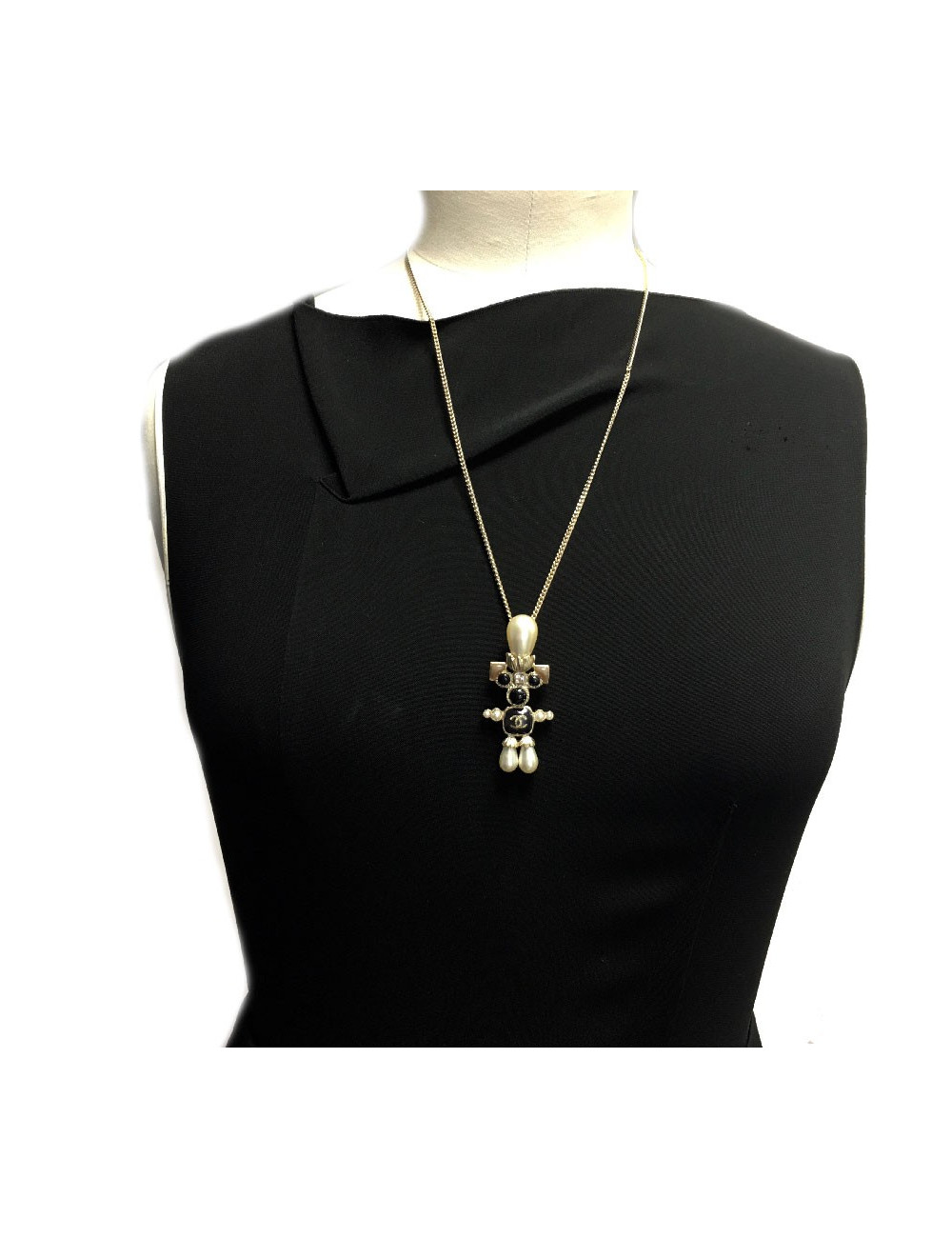 Pendentif et chaîne CHANEL 