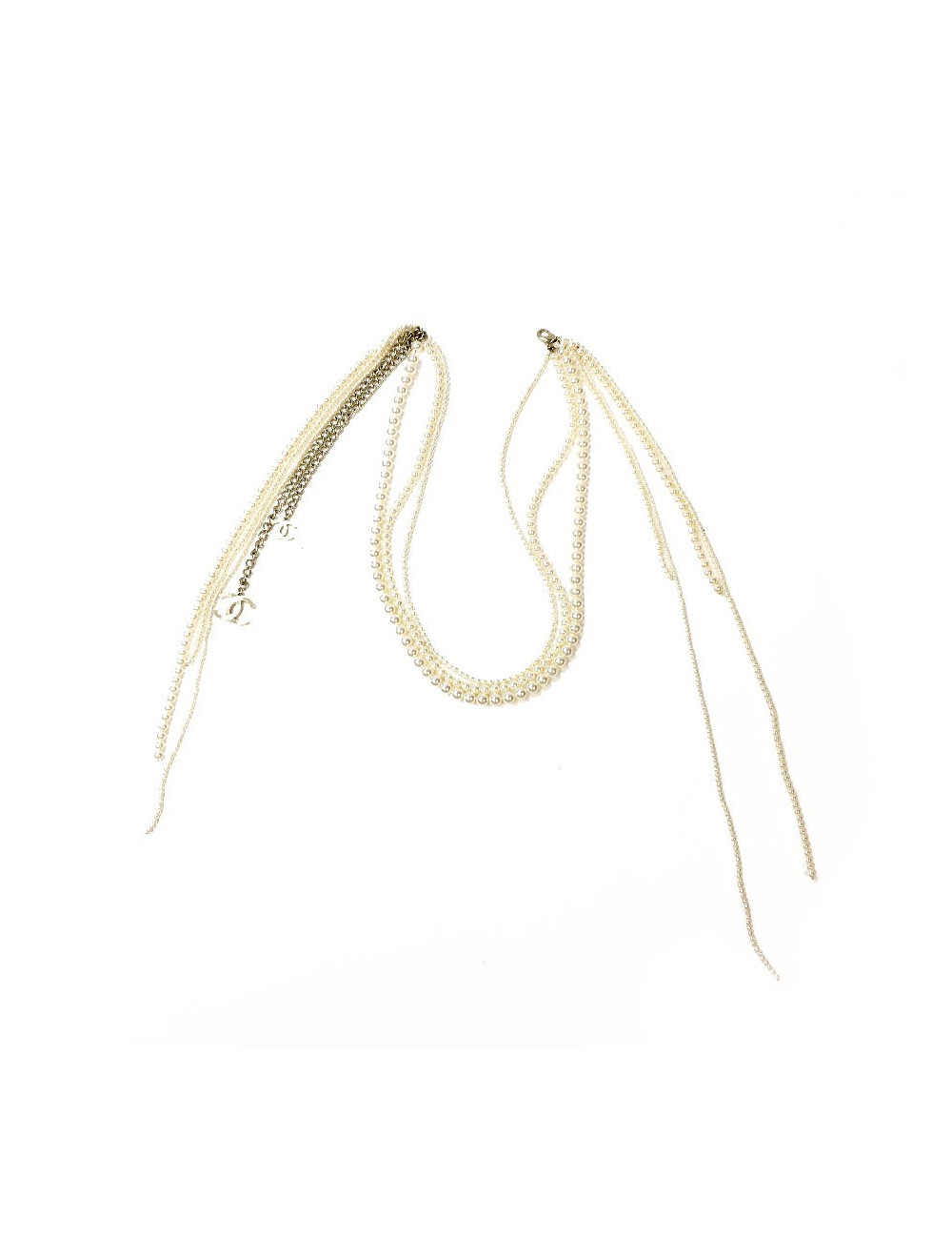 Sautoir multirangs CHANEL en perles nacrées et CC doré