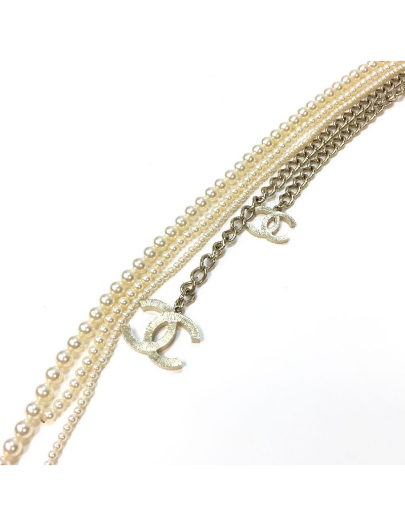 Sautoir multirangs CHANEL en perles nacrées et CC doré