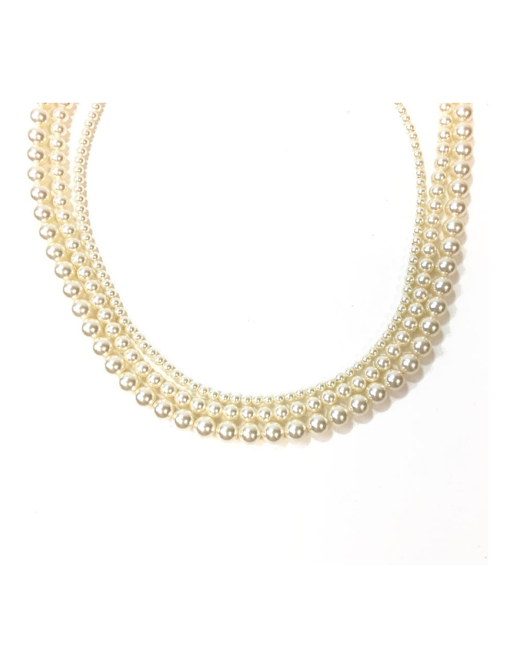 Sautoir multirangs CHANEL en perles nacrées et CC doré