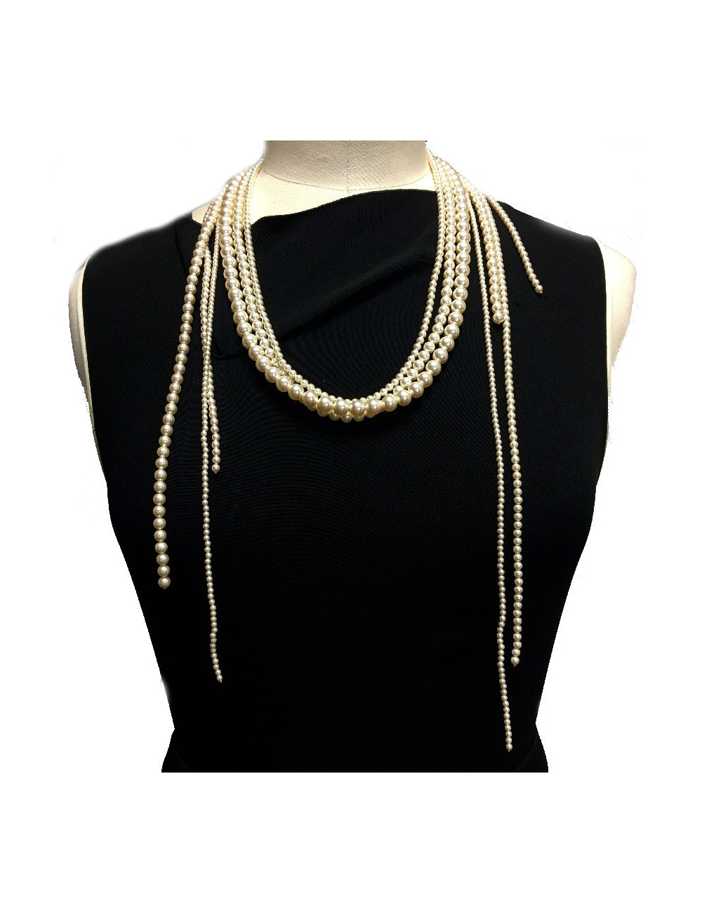 Sautoir multirangs CHANEL en perles nacrées et CC doré