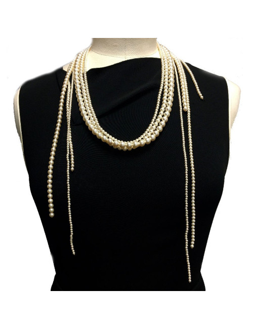 Sautoir multirangs CHANEL en perles nacrées et CC doré