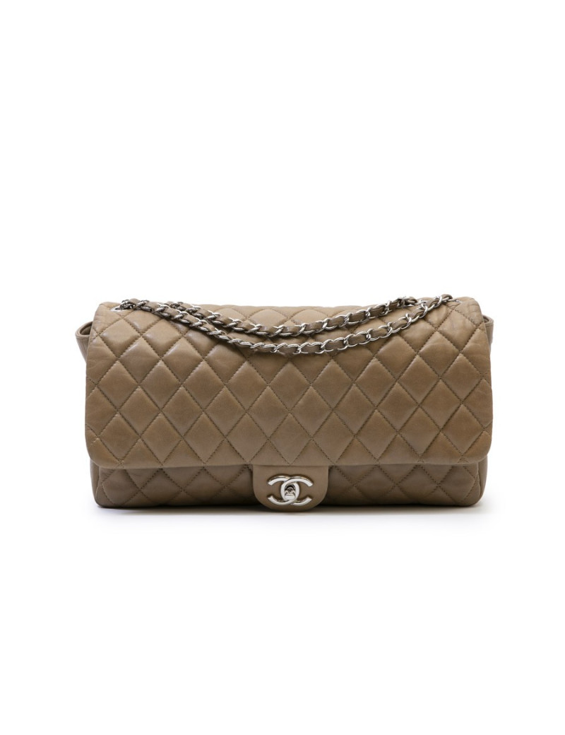 CHANEL bag in brown soft quilted lambskin leather