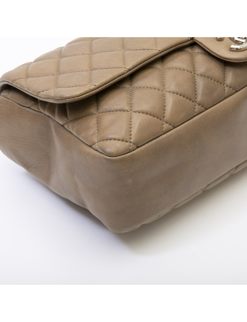 CHANEL bag in brown soft quilted lambskin leather