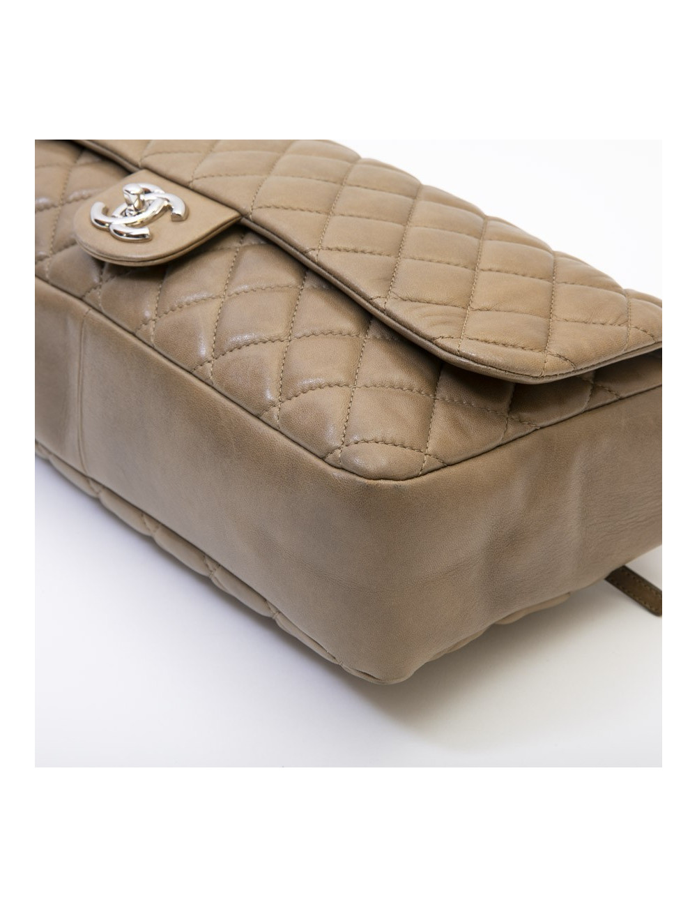 Sac CHANEL cuir d'agneau lisse matelassé marron 