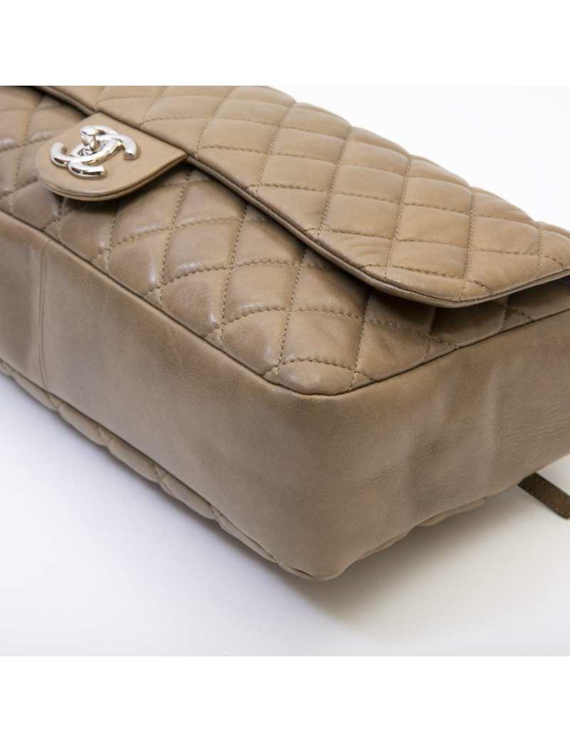 CHANEL bag in brown soft quilted lambskin leather