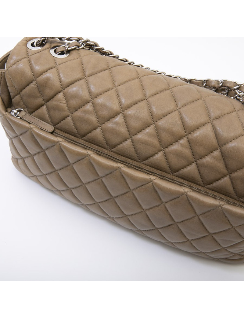 CHANEL bag in brown soft quilted lambskin leather