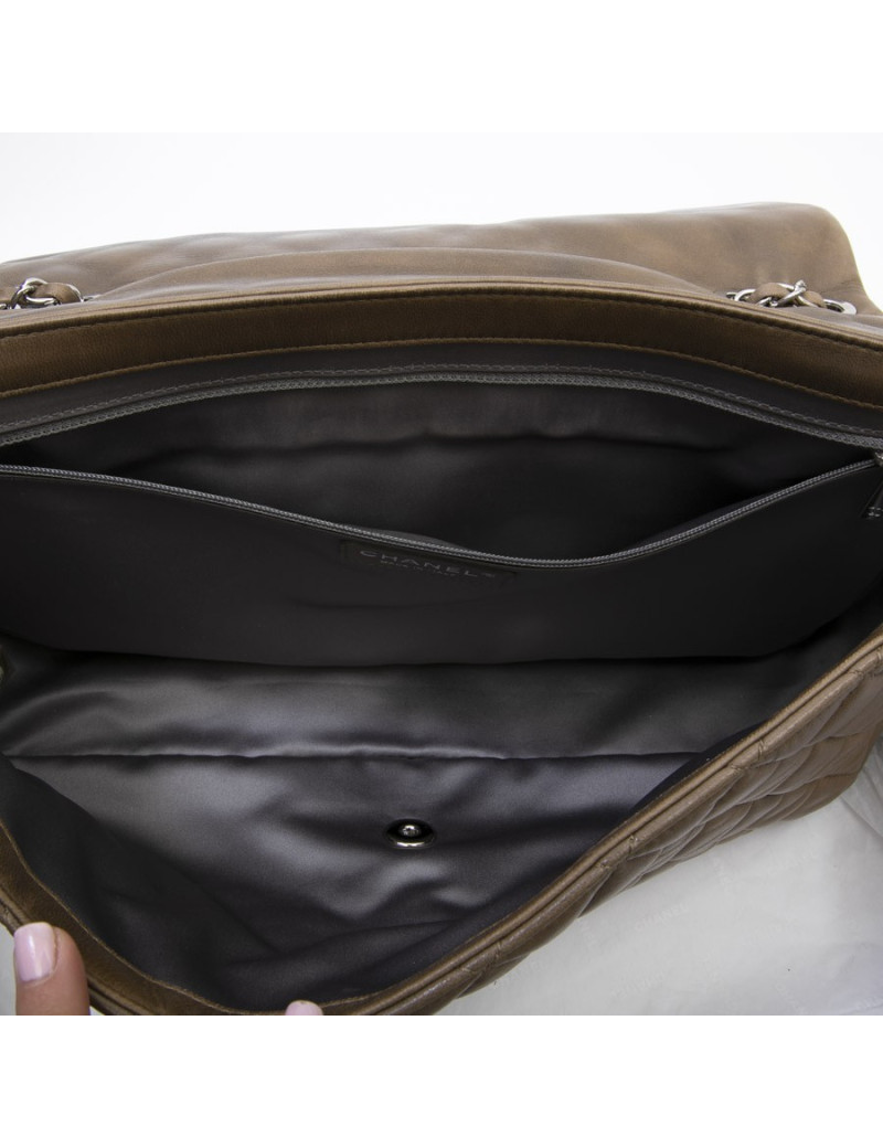 CHANEL bag in brown soft quilted lambskin leather