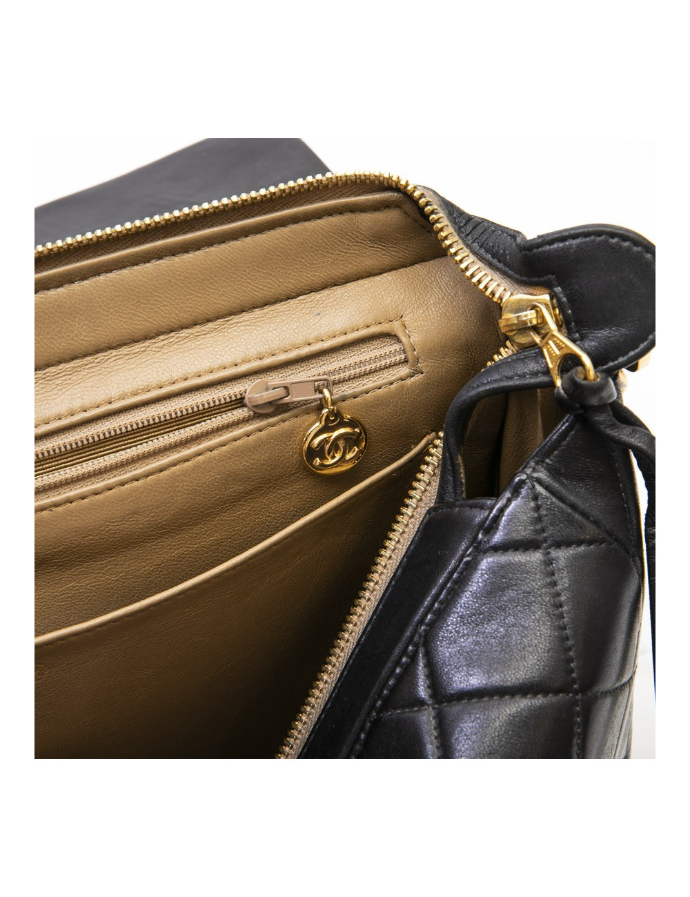 CHANEL vintage jumbo bag in black quilted leather