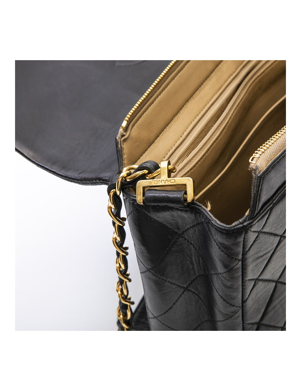 CHANEL vintage jumbo bag in black quilted leather