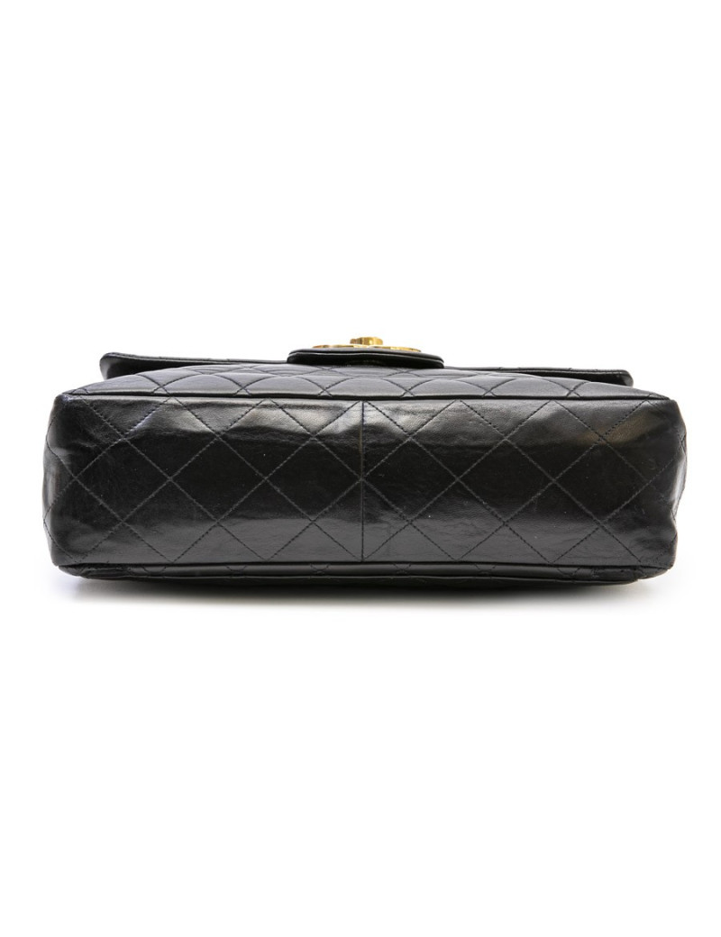 CHANEL vintage jumbo bag in black quilted leather